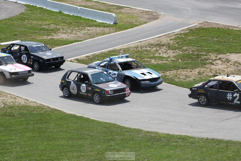 Illustration for article titled The 24 Hours Of LeMons New England 2009 Über Gallery, Part 1